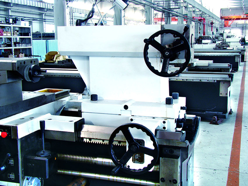 CW61100M; CW61125M; CW61140M; CW61160M Dalian DMTG Machine Tool Heavy Duty Manual Lathe Machine
