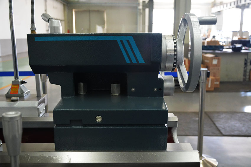 CDS6250B CDS6250C CDS6266B CDS6266C Dalian DMTG Economic Gap Bed Machine Tool Manual Lathe