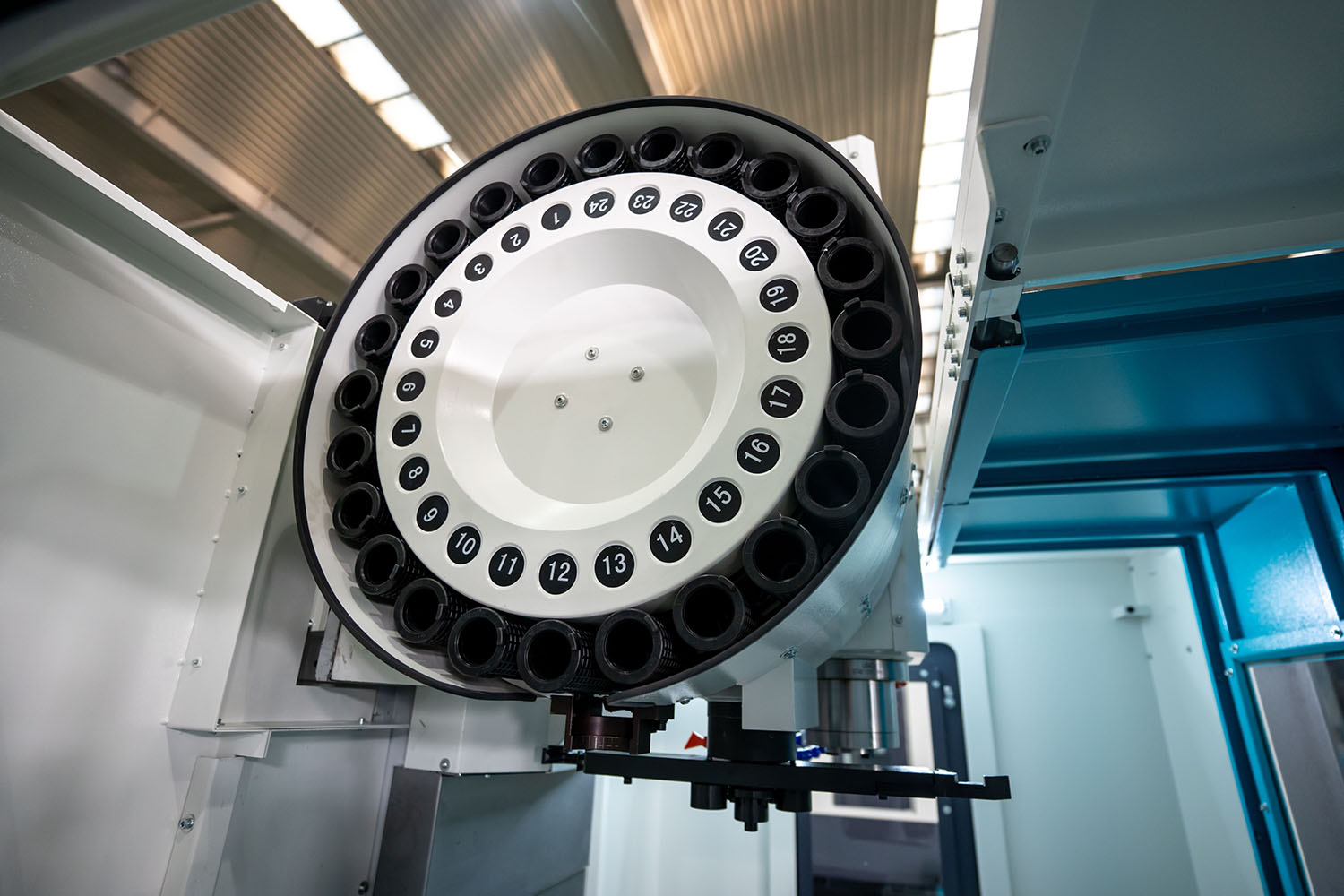 VDLS1000 High Speed 12000 rpm Dalian DMTG 3 axis CNC Milling Machine 4 axis VMC Vertical Machining Machine 